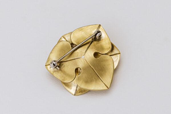 Broche Freesia - achterzijde Messing & zilver